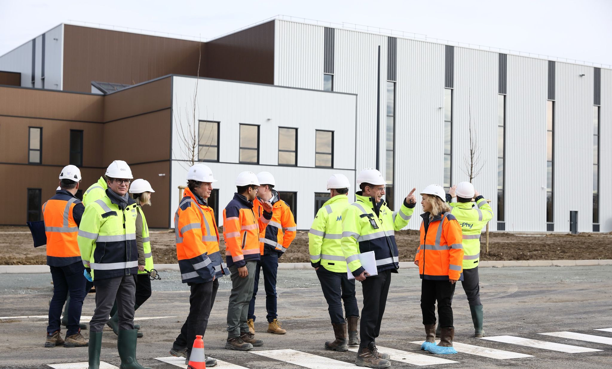 La Gigafactory di elettrolizzatori McPhy a Belfort è pronta, consegnate le chiavi dello stabilimento